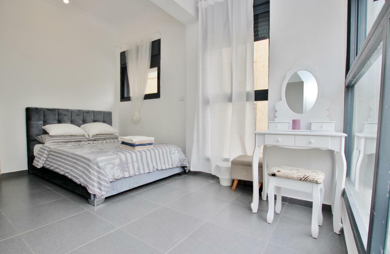 Renovated 2 Bedrooms Apt 2 Min From Hilton Beach And The City Center Tel Aviv Exterior photo