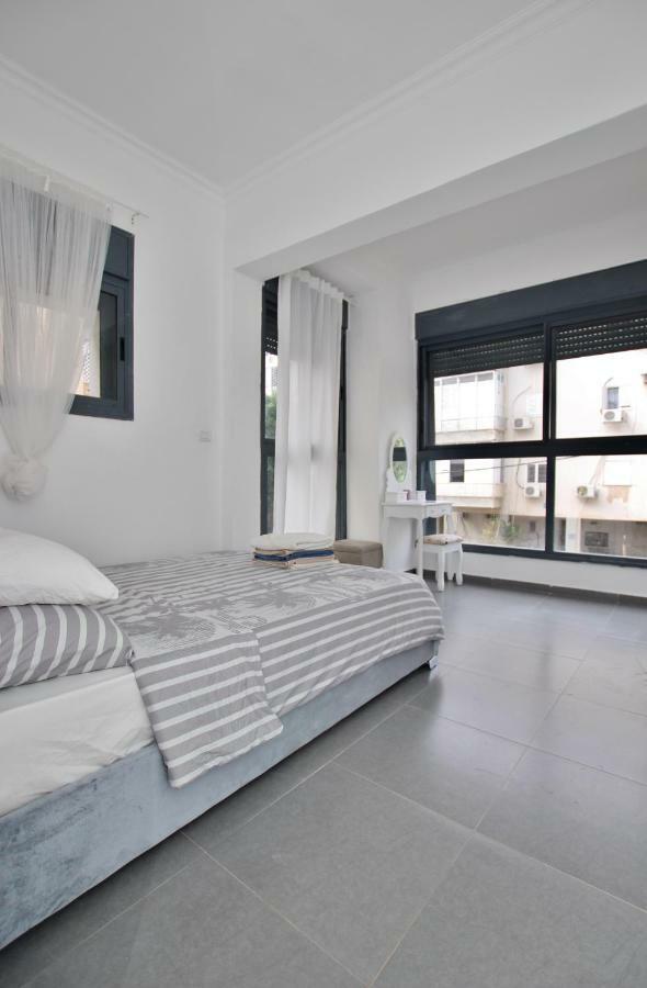 Renovated 2 Bedrooms Apt 2 Min From Hilton Beach And The City Center Tel Aviv Exterior photo